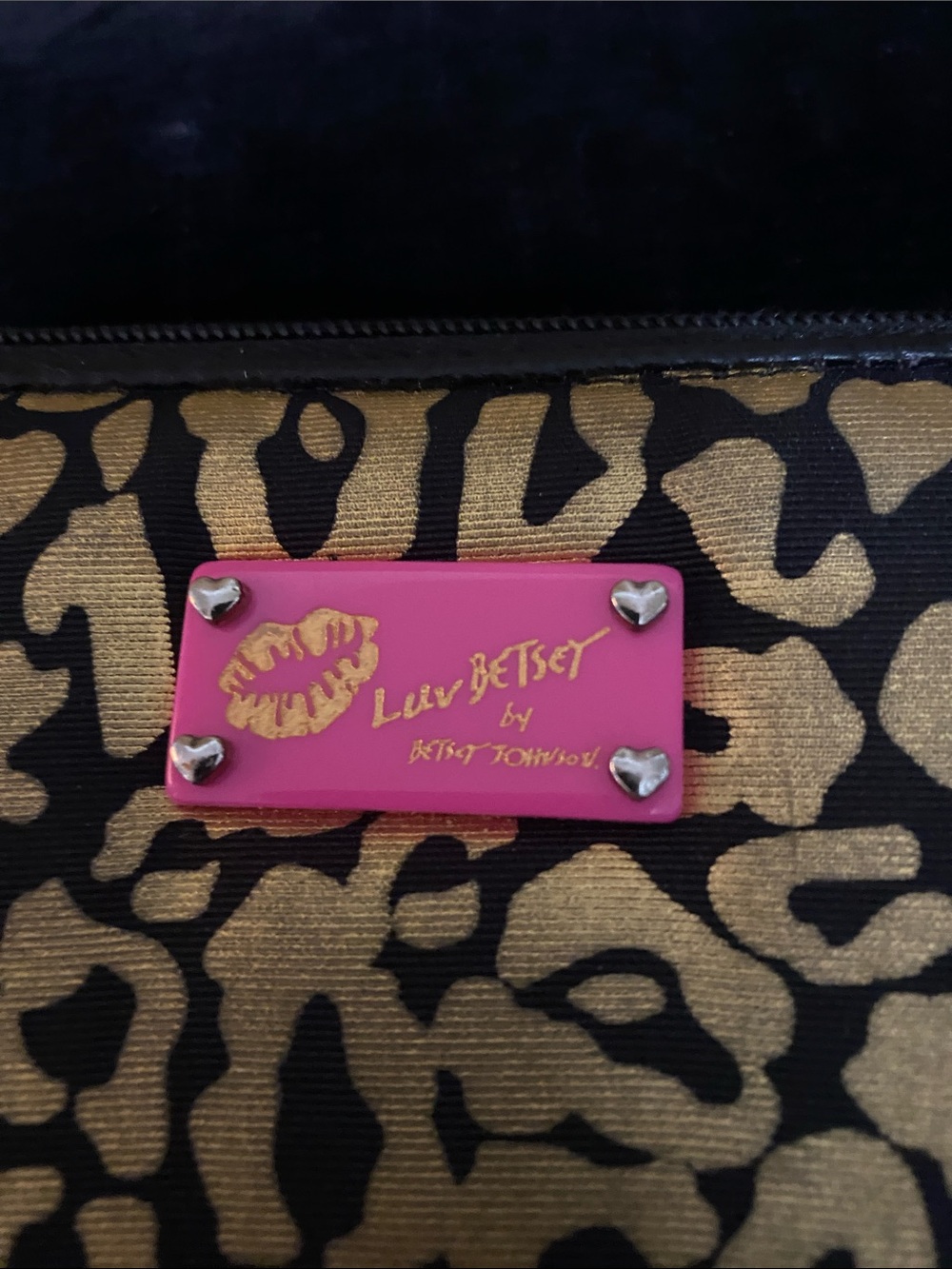 GUC Luv Betsy by Betsy Johnson gold Metalic Cheetah Print zip around Wallet - Picture 2 of 11